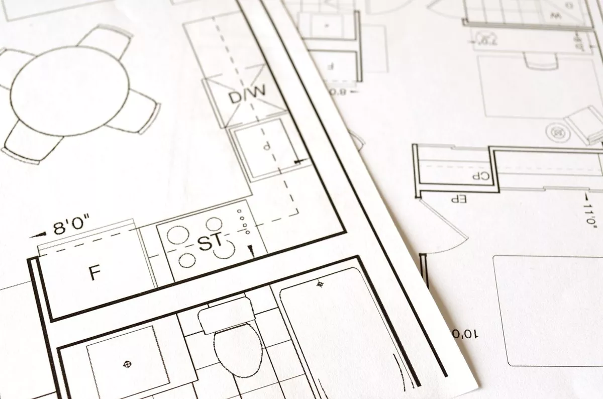 Grundriss und Materialmuster als Beispiel für eine strukturierte Küchenplanung